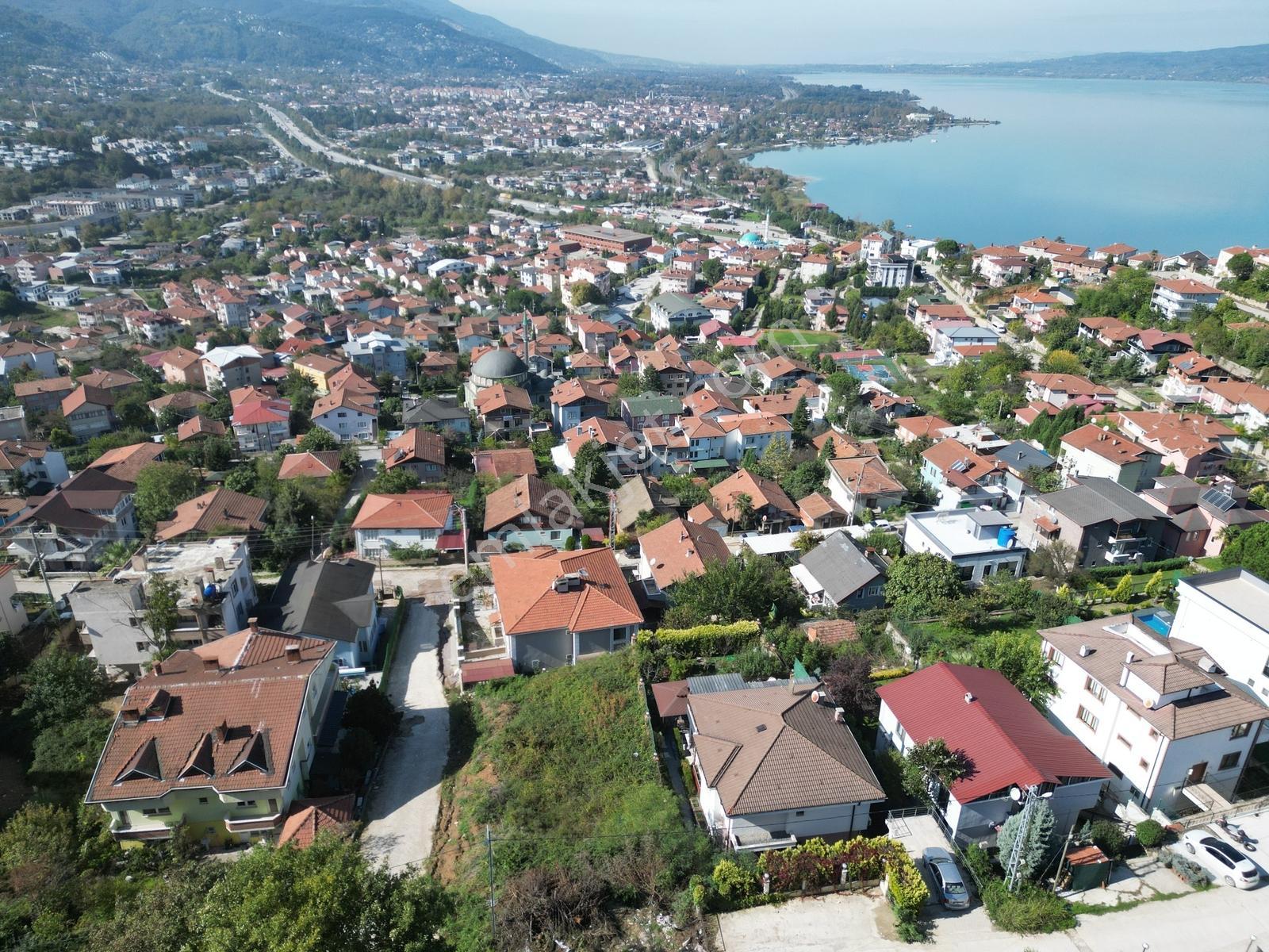 Satılık Göl Manzaralı E.müstakil Ev Ve 577 M2 İmarlı Arsa — fotoğraf 25