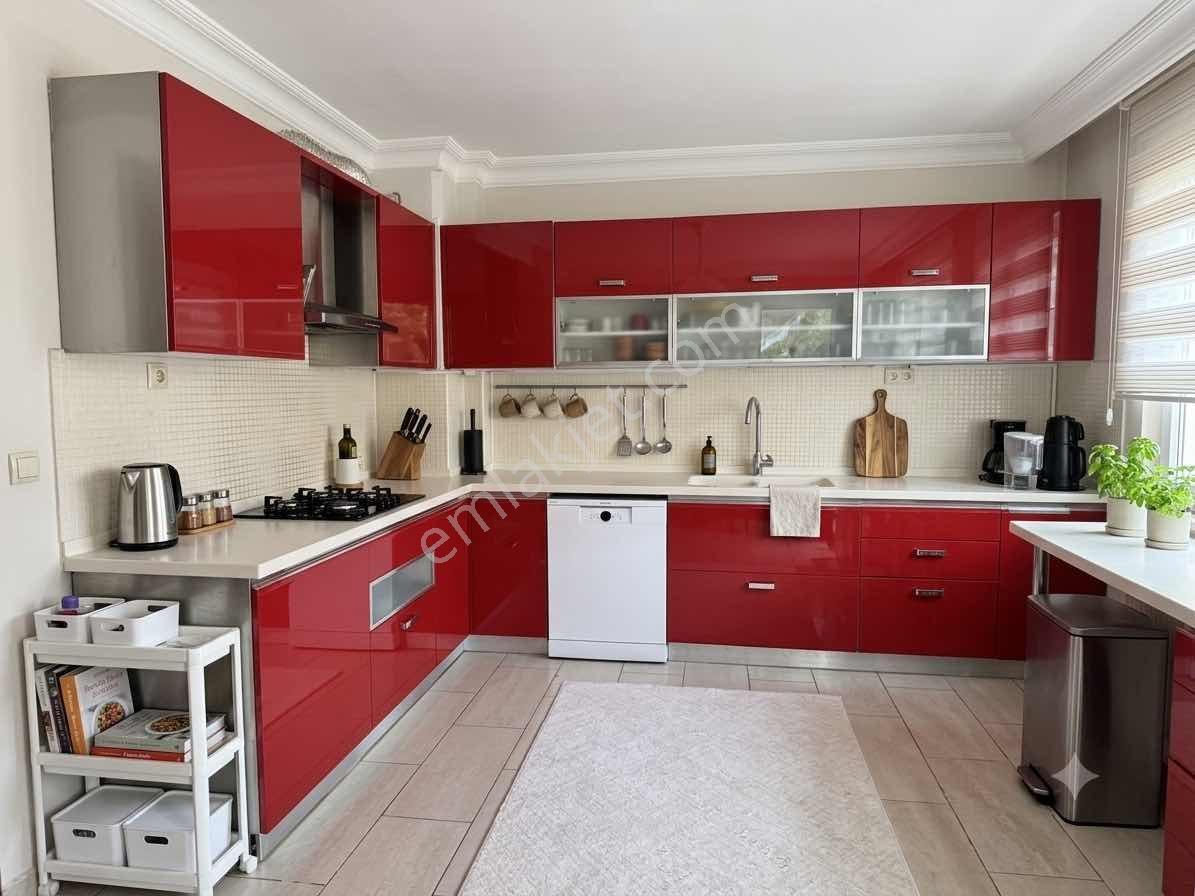 Lara Sahil Bandında Lüks Konforlu Havuzlu Sitede 4+1 Daire
