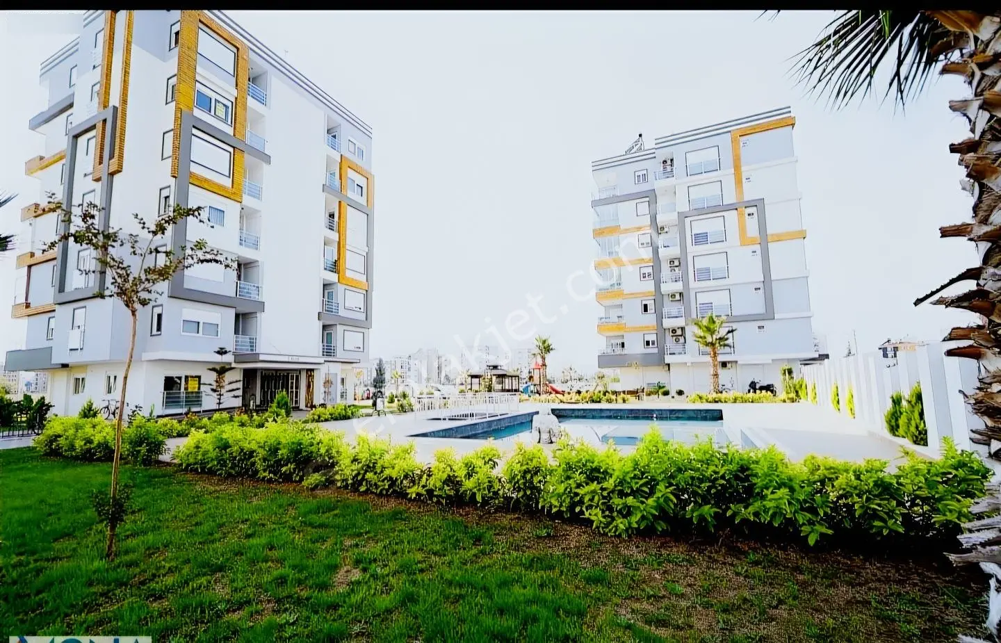 Kepez Göksu Mah.'De 3+1 Havuzlu Site İçerisinde Satılık Daire