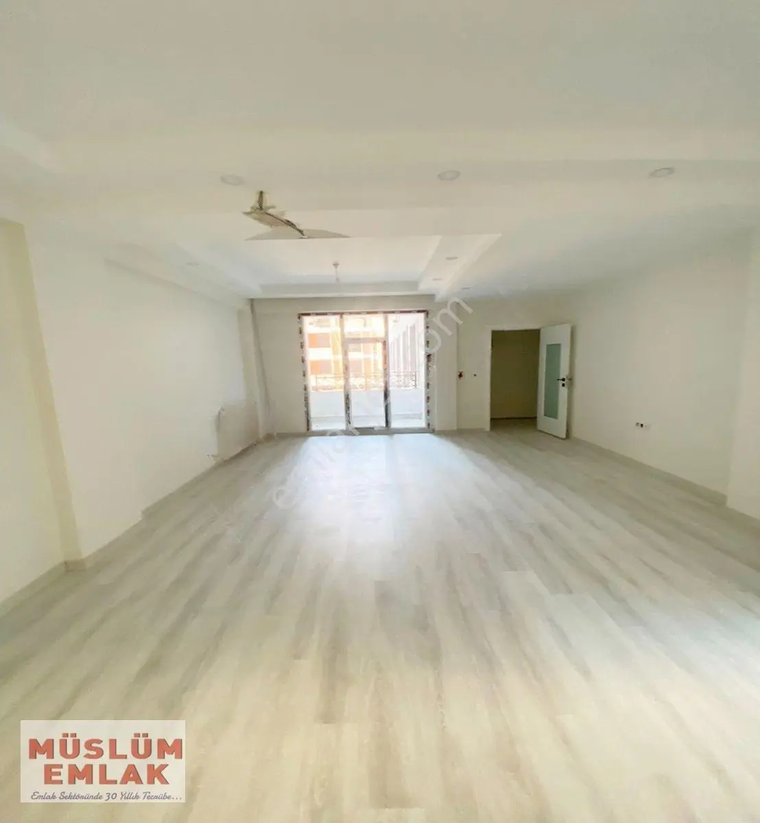 Müslüm Emlaktan Avcılar Merkezde Site İçerisinde Otoparklı Geniş 3+1 Daire — fotoğraf 2