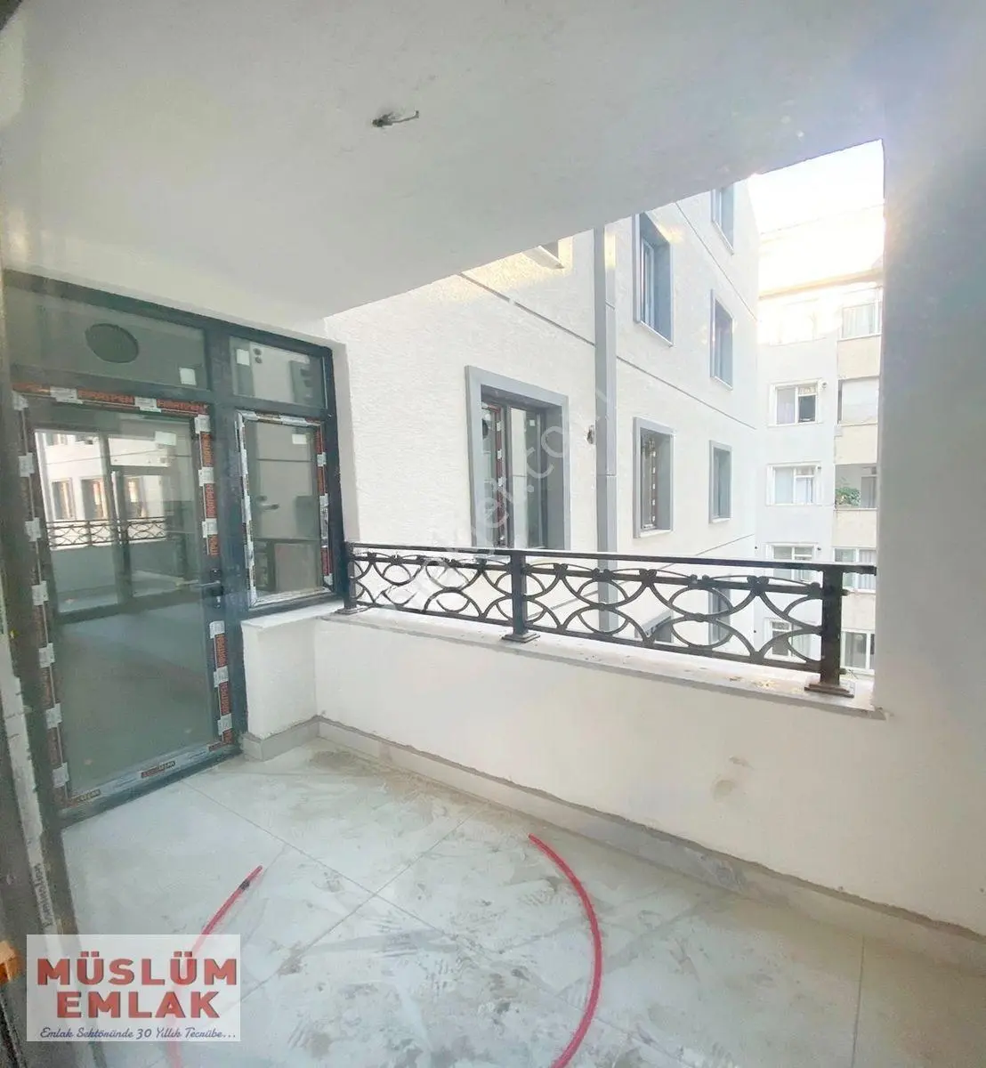 Müslüm Emlaktan Avcılar Merkezde Site İçerisinde Otoparklı Geniş 3+1 Daire — fotoğraf 4