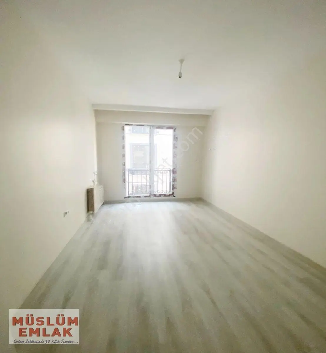 Müslüm Emlaktan Avcılar Merkezde Site İçerisinde Otoparklı Geniş 3+1 Daire — fotoğraf 5