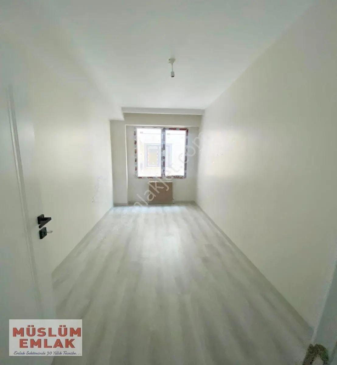 Müslüm Emlaktan Avcılar Merkezde Site İçerisinde Otoparklı Geniş 3+1 Daire — fotoğraf 7