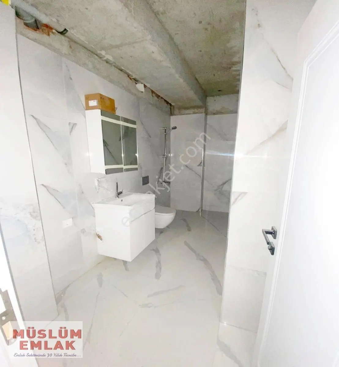 Müslüm Emlaktan Avcılar Merkezde Site İçerisinde Otoparklı Geniş 3+1 Daire — fotoğraf 11