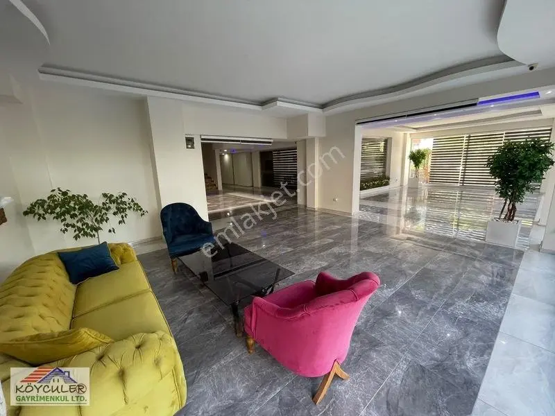 Bornova Park Evlerinde Havuzlu Sitede Satılık 1+1 Daire — fotoğraf 2