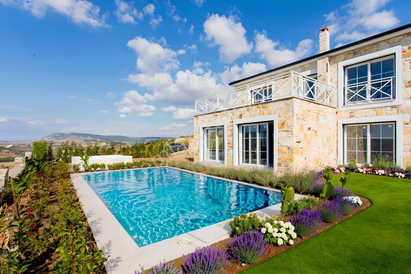 Foçaköy'de Satılık 5+1 Tam Müstakil Havuzlu Villa — fotoğraf 2
