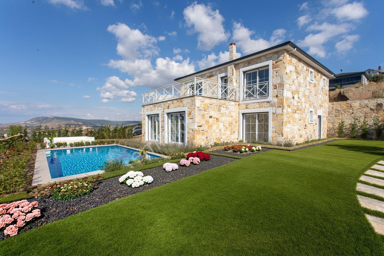 Foçaköy'de Satılık 5+1 Tam Müstakil Havuzlu Villa — fotoğraf 3