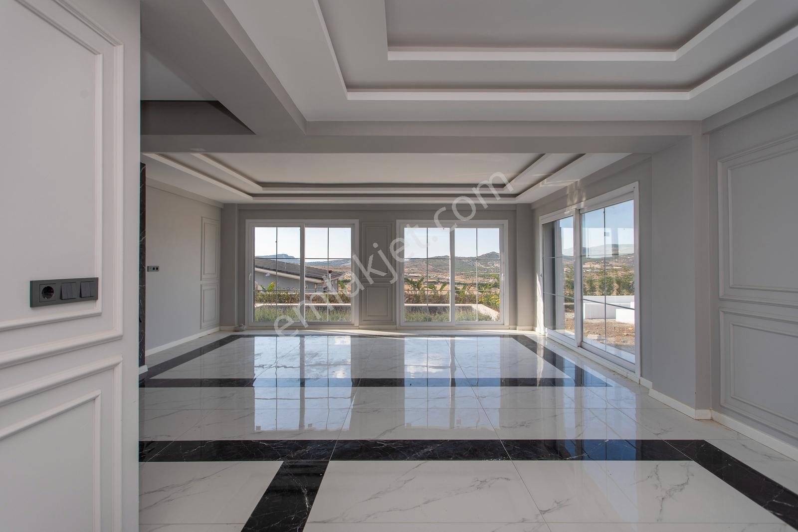 Foçaköy'de Satılık 5+1 Tam Müstakil Havuzlu Villa — fotoğraf 9
