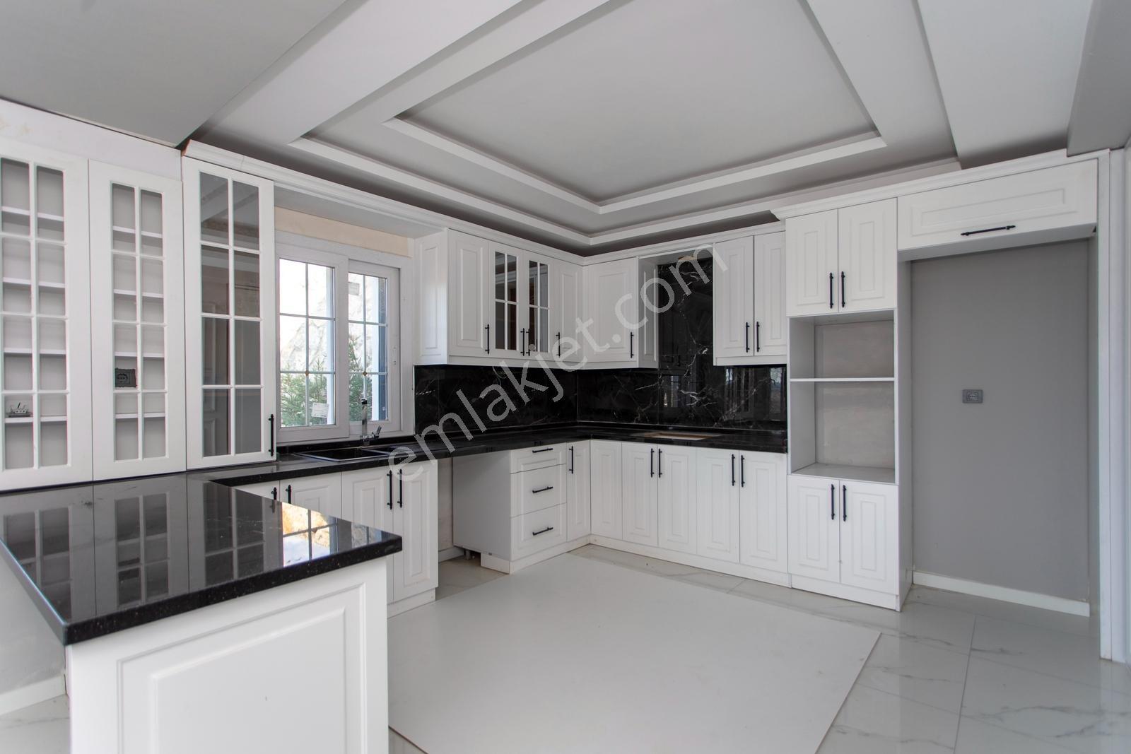 Foçaköy'de Satılık 5+1 Tam Müstakil Havuzlu Villa — fotoğraf 11
