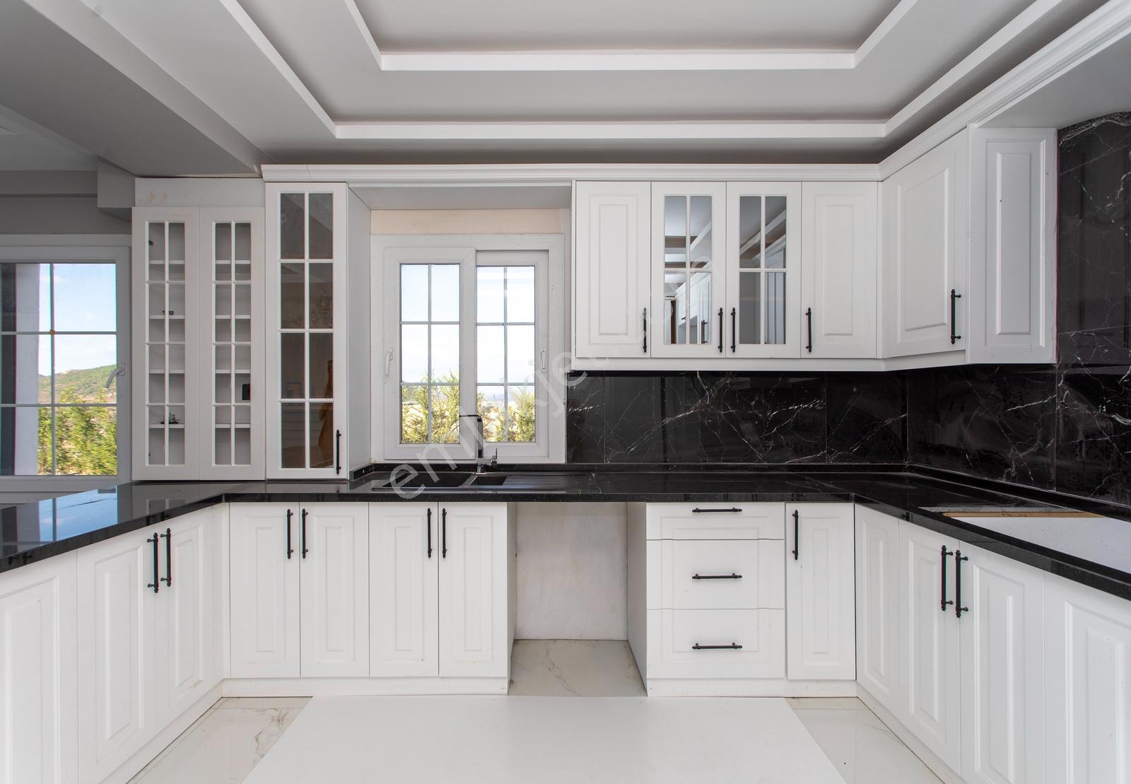 Foçaköy'de Satılık 5+1 Tam Müstakil Havuzlu Villa — fotoğraf 12