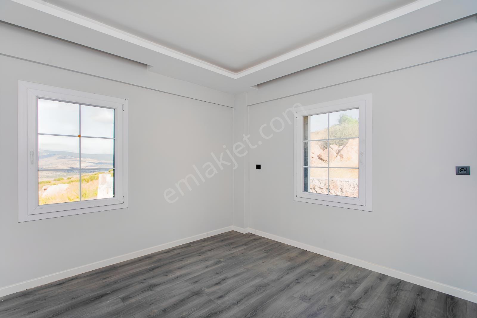 Foçaköy'de Satılık 5+1 Tam Müstakil Havuzlu Villa — fotoğraf 14