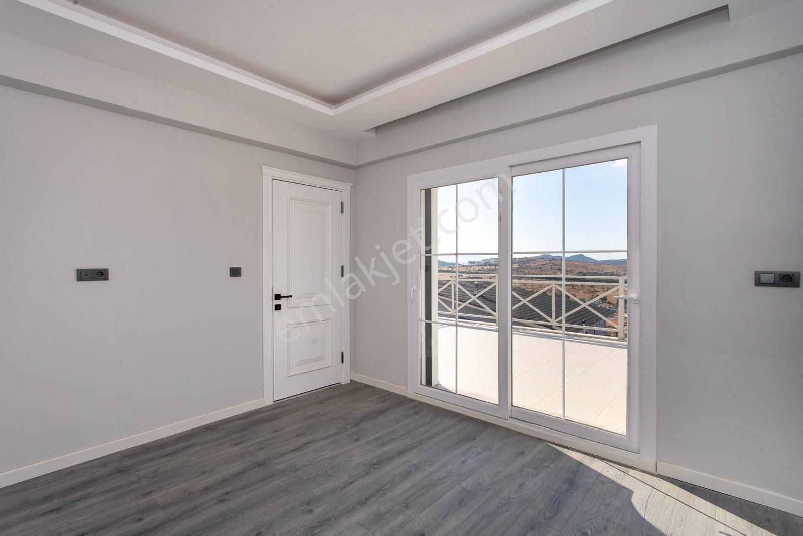 Foçaköy'de Satılık 5+1 Tam Müstakil Havuzlu Villa — fotoğraf 24