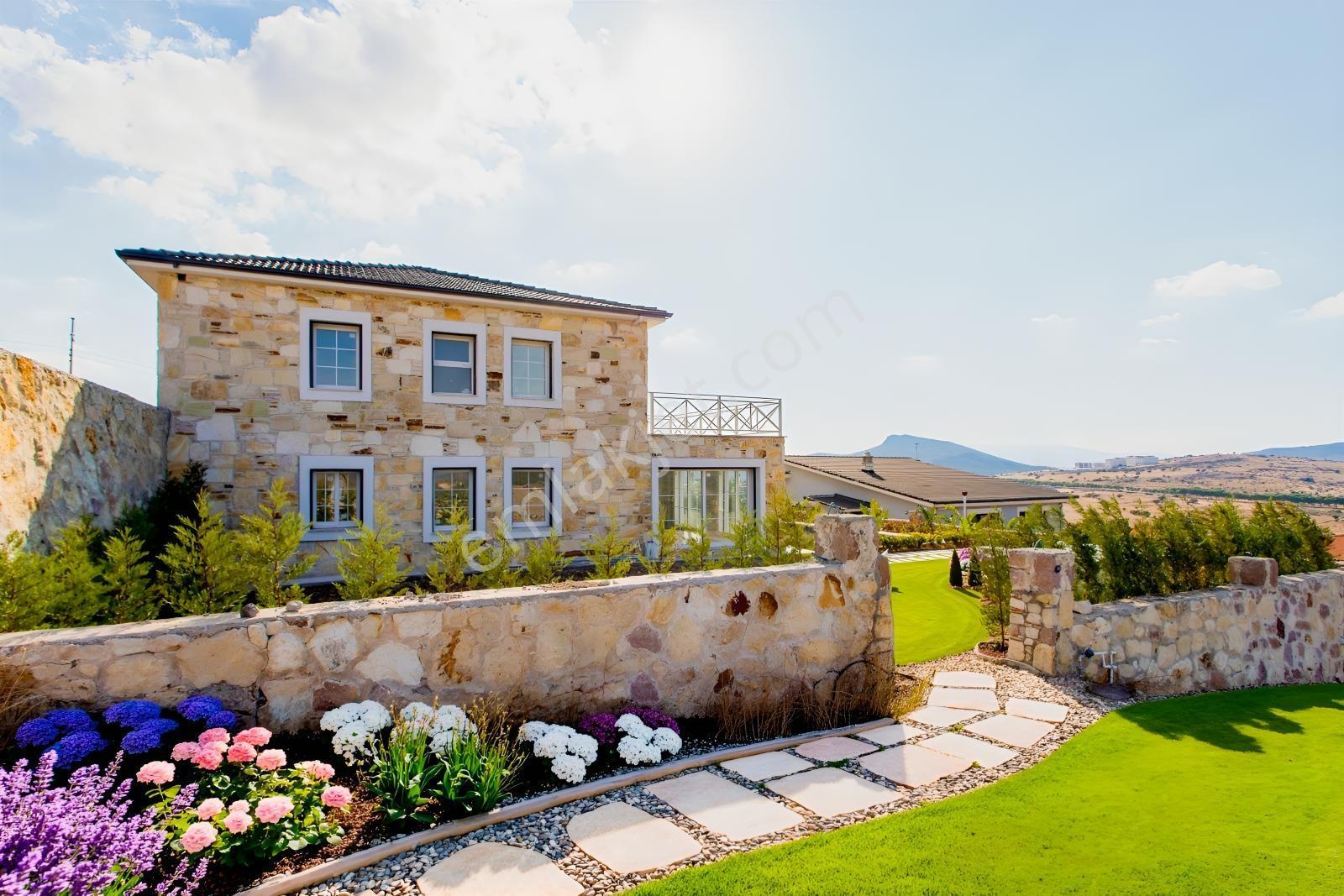 Foçaköy'de Satılık 5+1 Tam Müstakil Havuzlu Villa — fotoğraf 32