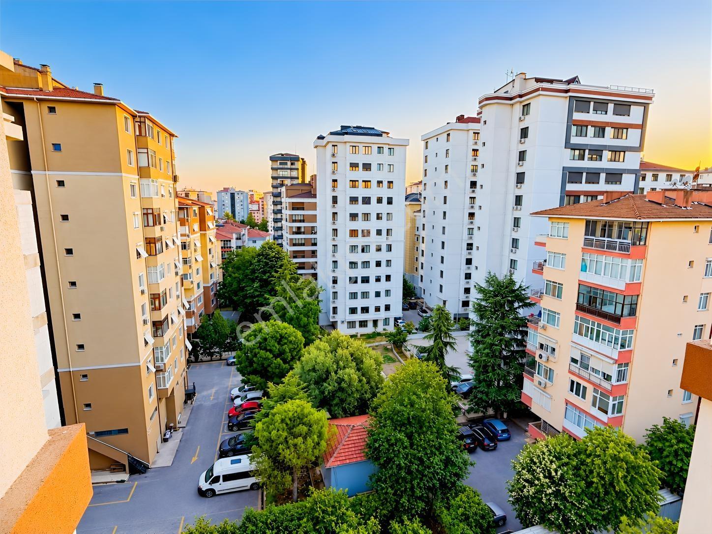 Kozyatağında Sıfır Binada Ebv. Banyolu Balkonlu 3+1