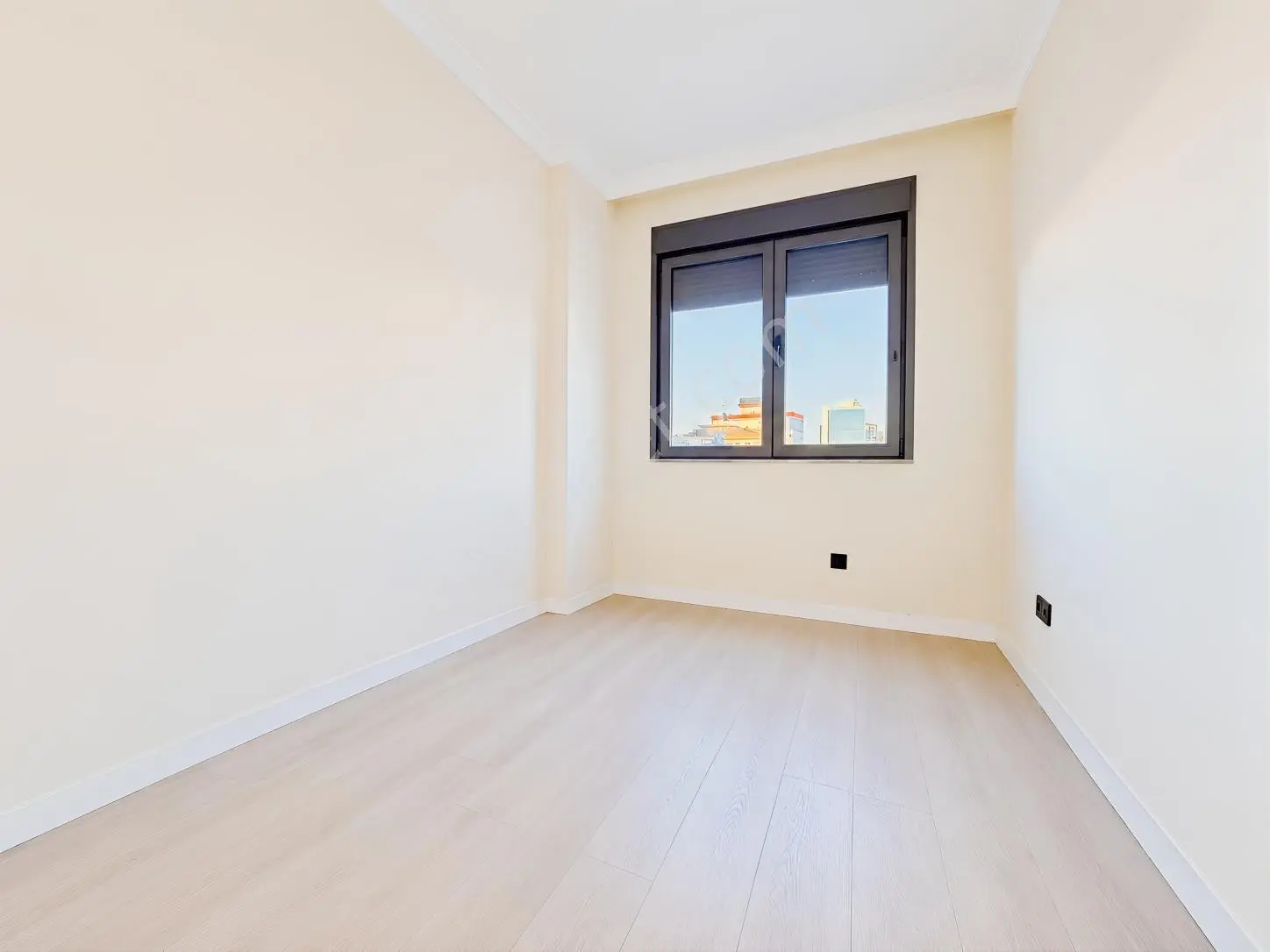 Kozyatağında Sıfır Binada Ebv. Banyolu Balkonlu 3+1 — fotoğraf 37