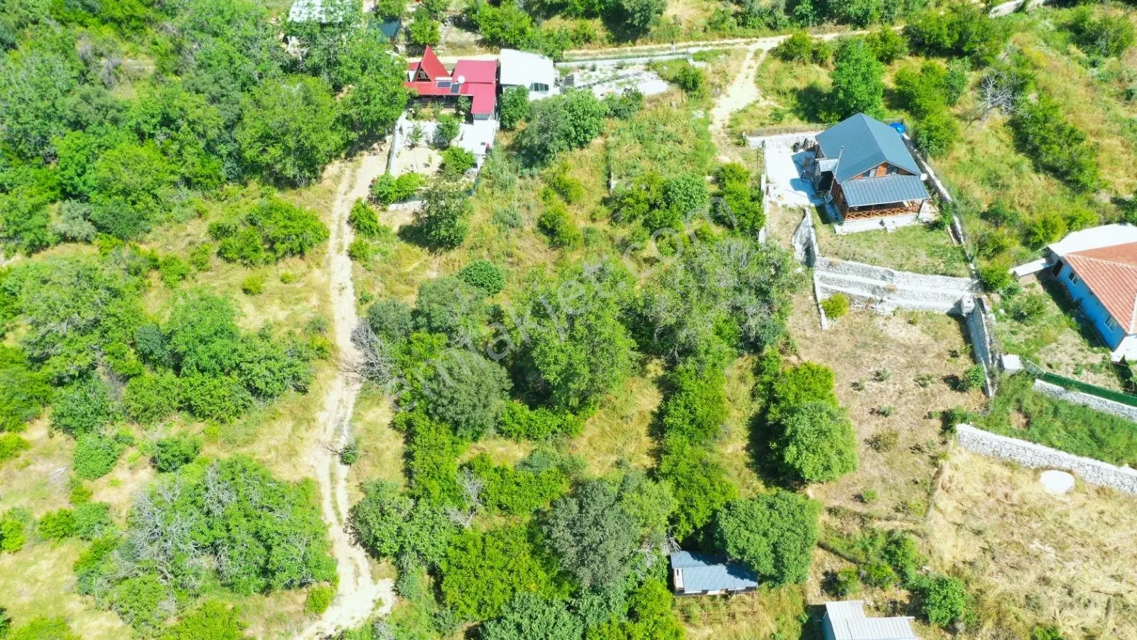 Burdur Bucak Taşyayla-1De 383 M², Yerleşime Yakın Bahçe Satılık