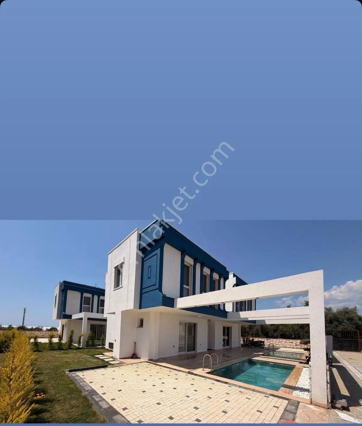 Kuşadası Davutlar’Da Özel Havuzlu, Geniş Bahçeli Sıfır Lüks 3+1 Villa