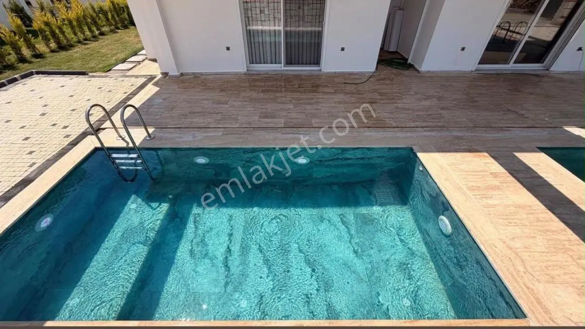 Kuşadası Davutlar’da Özel Havuzlu, Geniş Bahçeli Sıfır Lüks 3+1 Villa — fotoğraf 23