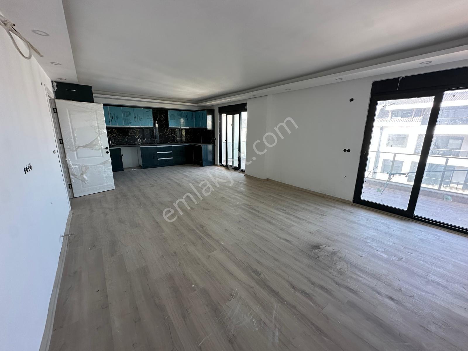 Aydın Mahallesinde Havuzlu Sitede | Sıfır 2+1 | Takasa Açık — fotoğraf 4