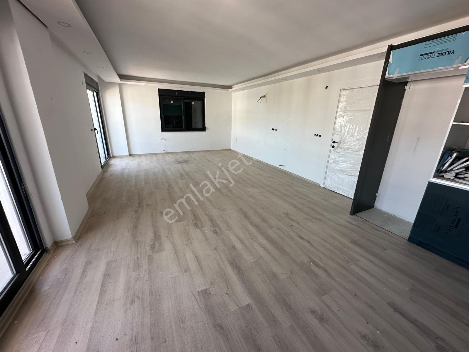 Aydın Mahallesinde Havuzlu Sitede | Sıfır 2+1 | Takasa Açık — fotoğraf 5