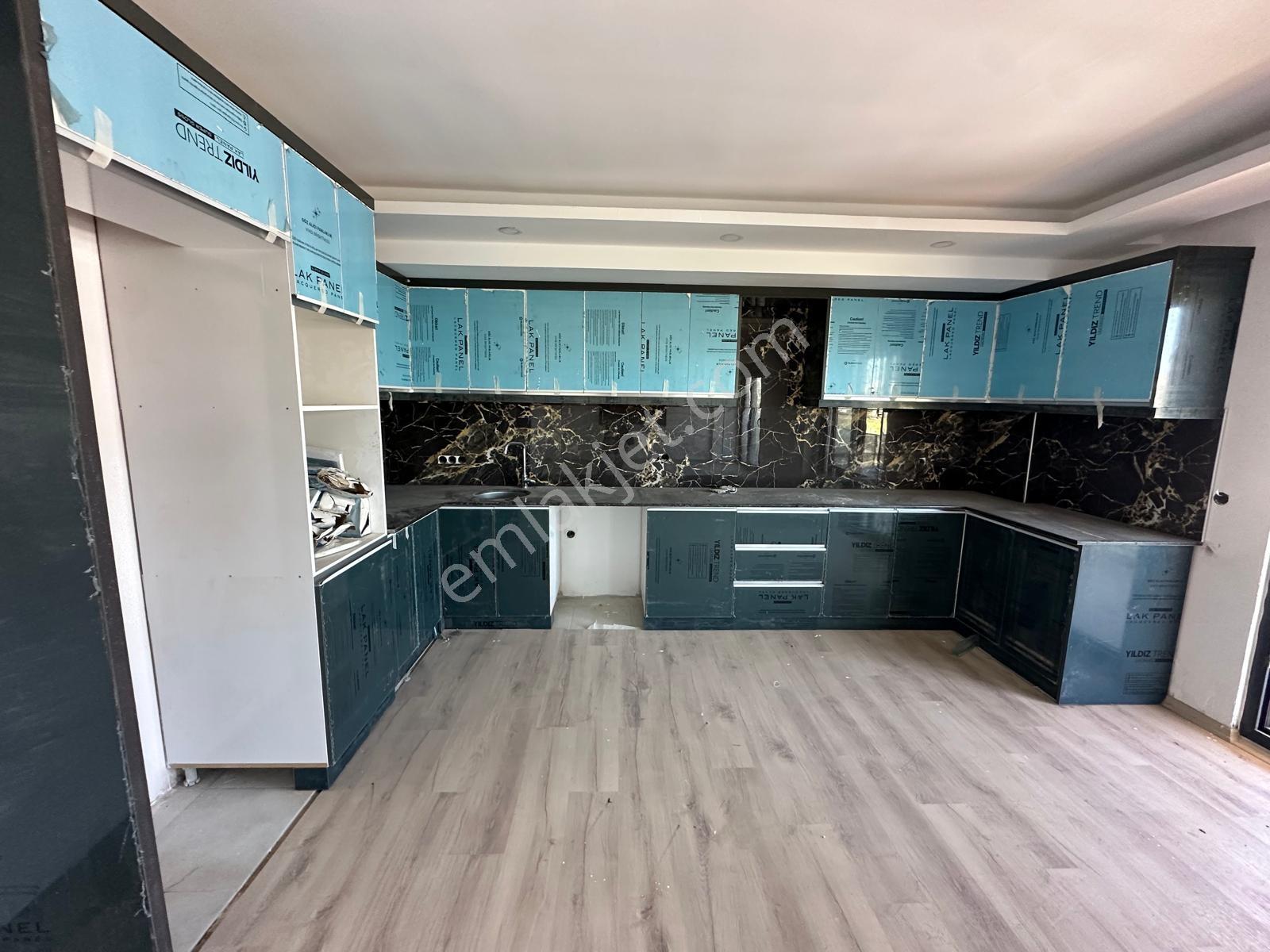 Aydın Mahallesinde Havuzlu Sitede | Sıfır 2+1 | Takasa Açık — fotoğraf 6