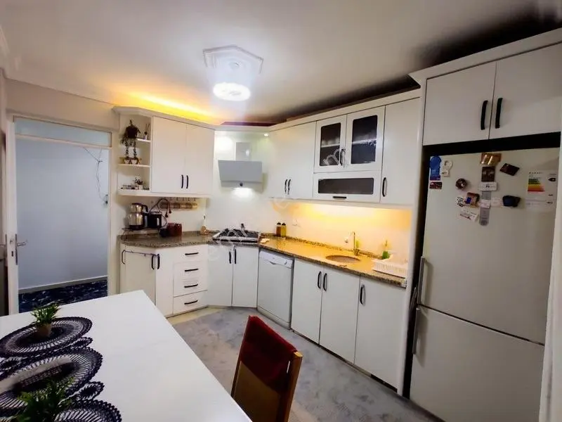 Yılmaz Mahallesi'nde Site İçinde Geniş 3+1 145 M2 Satılık Daire