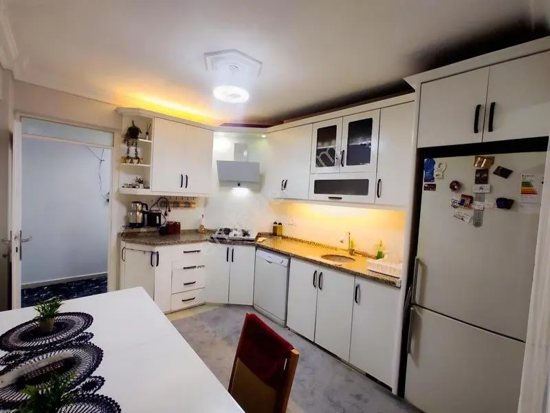 Yılmaz Mahallesi'nde Site İçinde Geniş 3+1 145 M2 Satılık Daire — fotoğraf 4