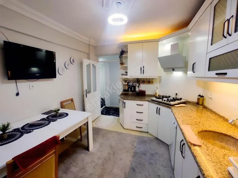 Yılmaz Mahallesi'nde Site İçinde Geniş 3+1 145 M2 Satılık Daire — fotoğraf 6