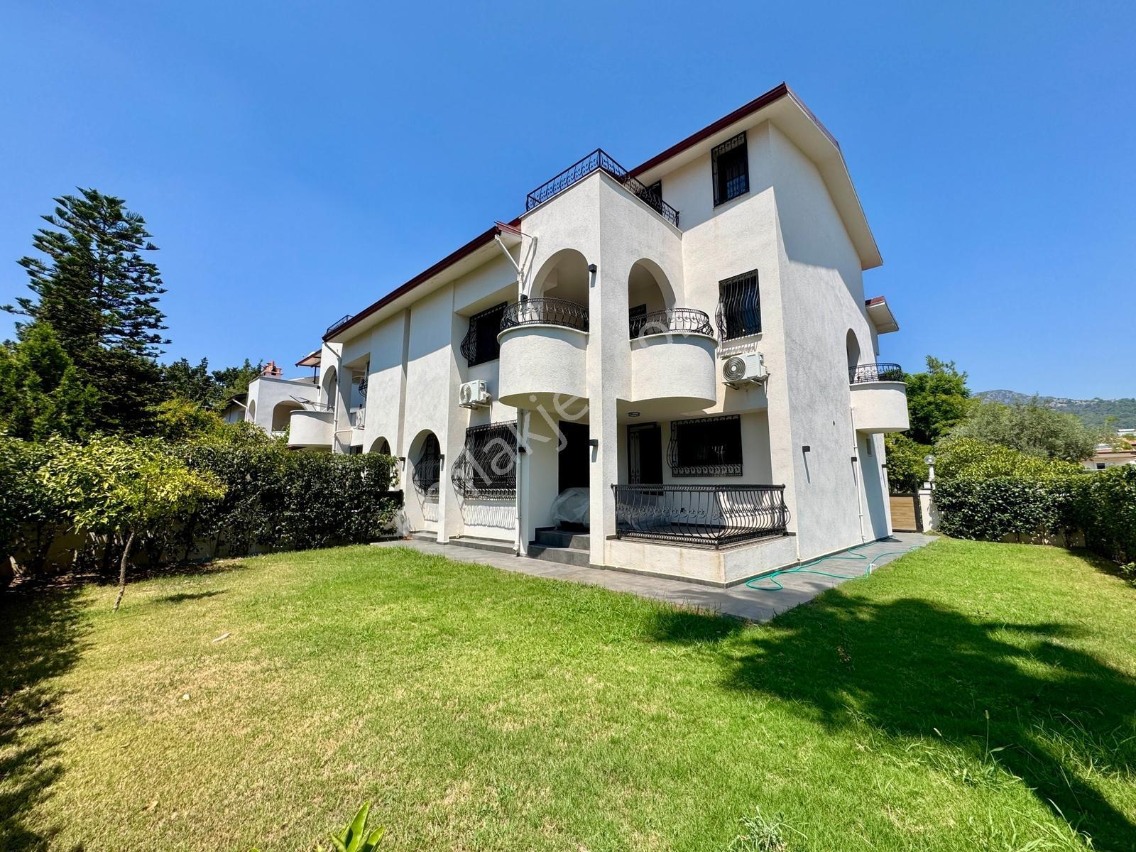 Select'Ten Armutalan'Da Satılık Bahçeli 4+1 Site İçinde Villa