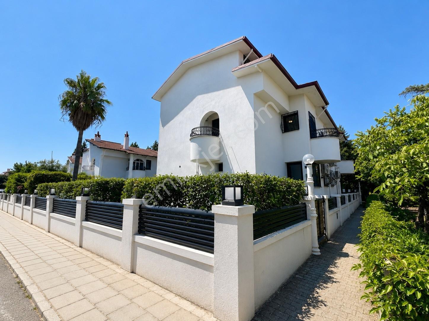 Select'ten Armutalan'da Satılık Bahçeli 4+1 Site İçinde Villa — fotoğraf 2