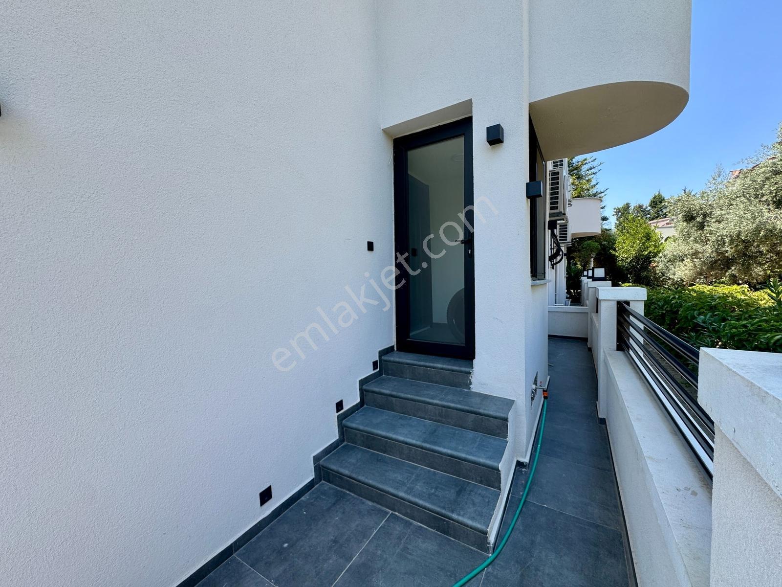 Select'ten Armutalan'da Satılık Bahçeli 4+1 Site İçinde Villa — fotoğraf 4