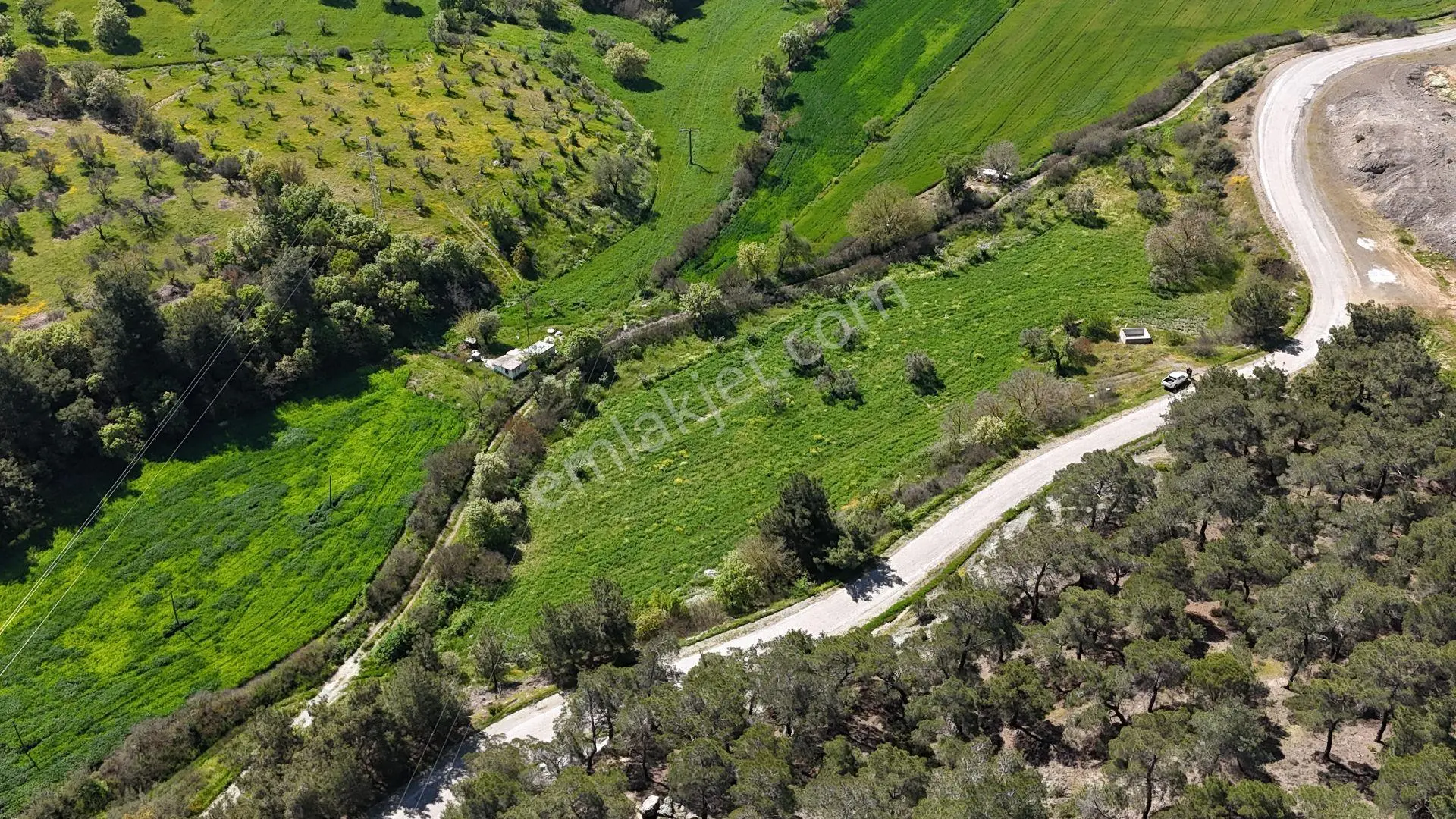 Ezine Köprübaşı Köyü Satılık 8300 M² Doğa Manzaralı Tarla
