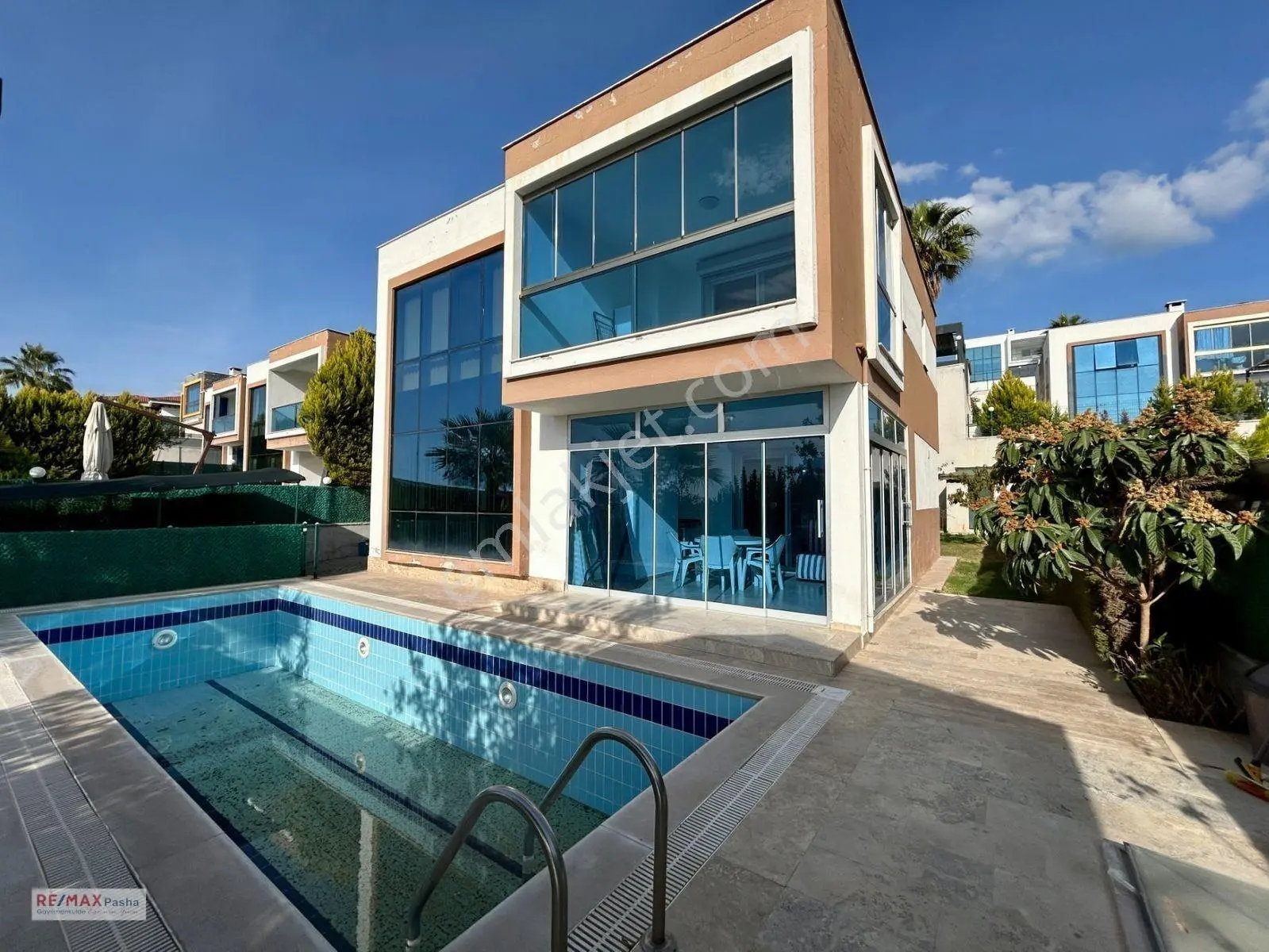 Kuşadası'nda 500 M² Arsa İçerisinde, Özel Havuzlu, Tam Müstakil 4+1 Villa