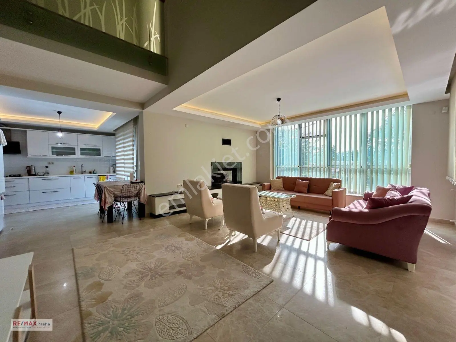 Kuşadası'nda 500 M² Arsa İçerisinde, Özel Havuzlu, Tam Müstakil 4+1 Villa — fotoğraf 4