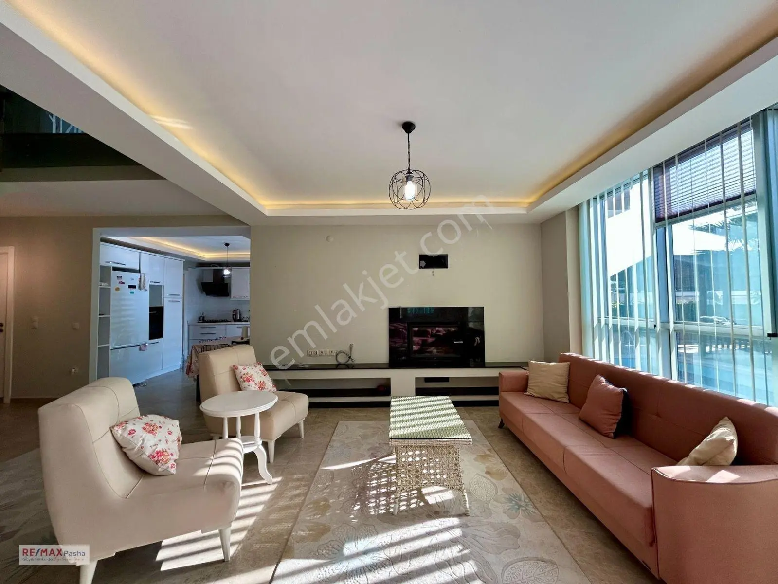 Kuşadası'nda 500 M² Arsa İçerisinde, Özel Havuzlu, Tam Müstakil 4+1 Villa — fotoğraf 11