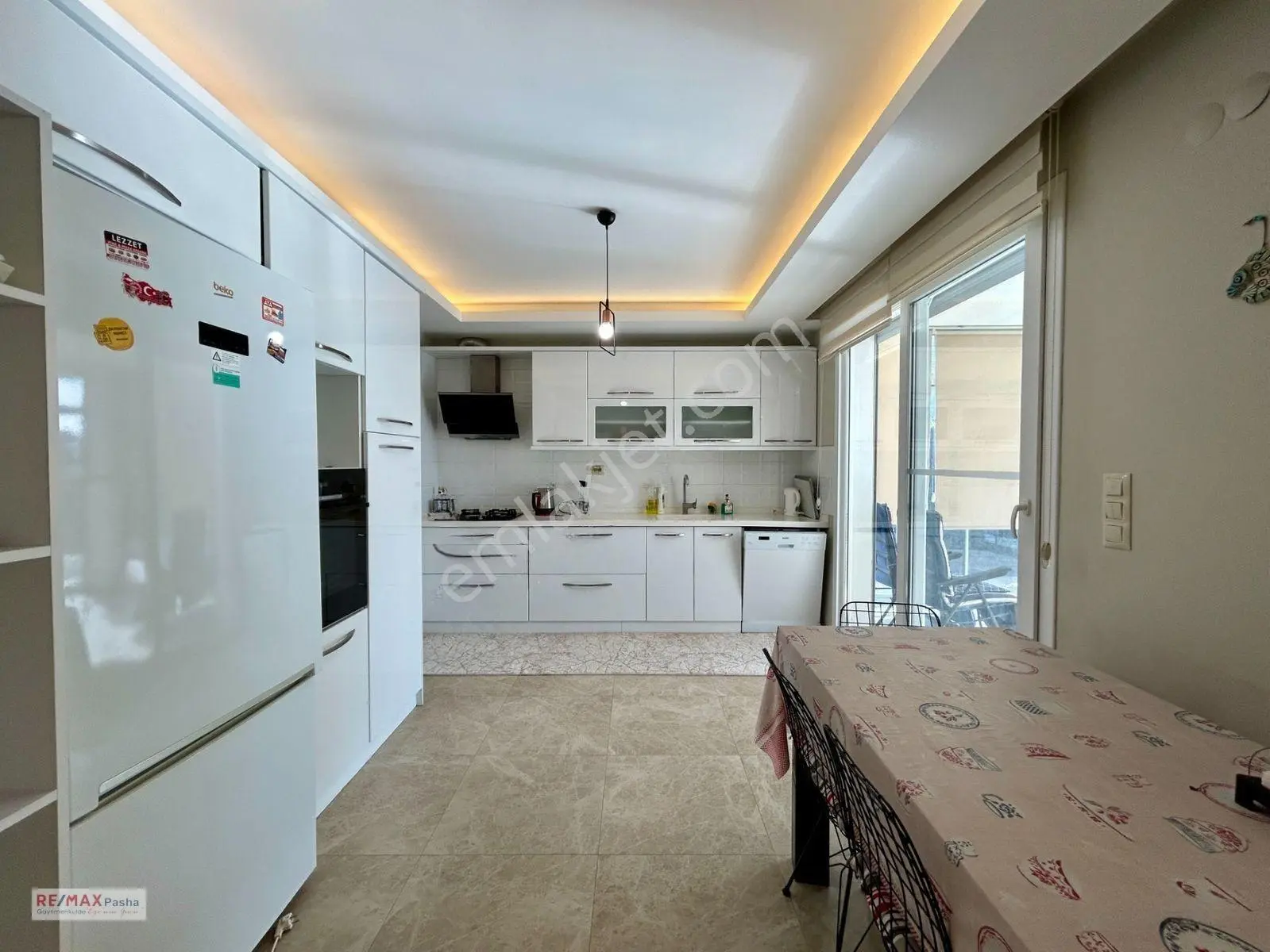 Kuşadası'nda 500 M² Arsa İçerisinde, Özel Havuzlu, Tam Müstakil 4+1 Villa — fotoğraf 13
