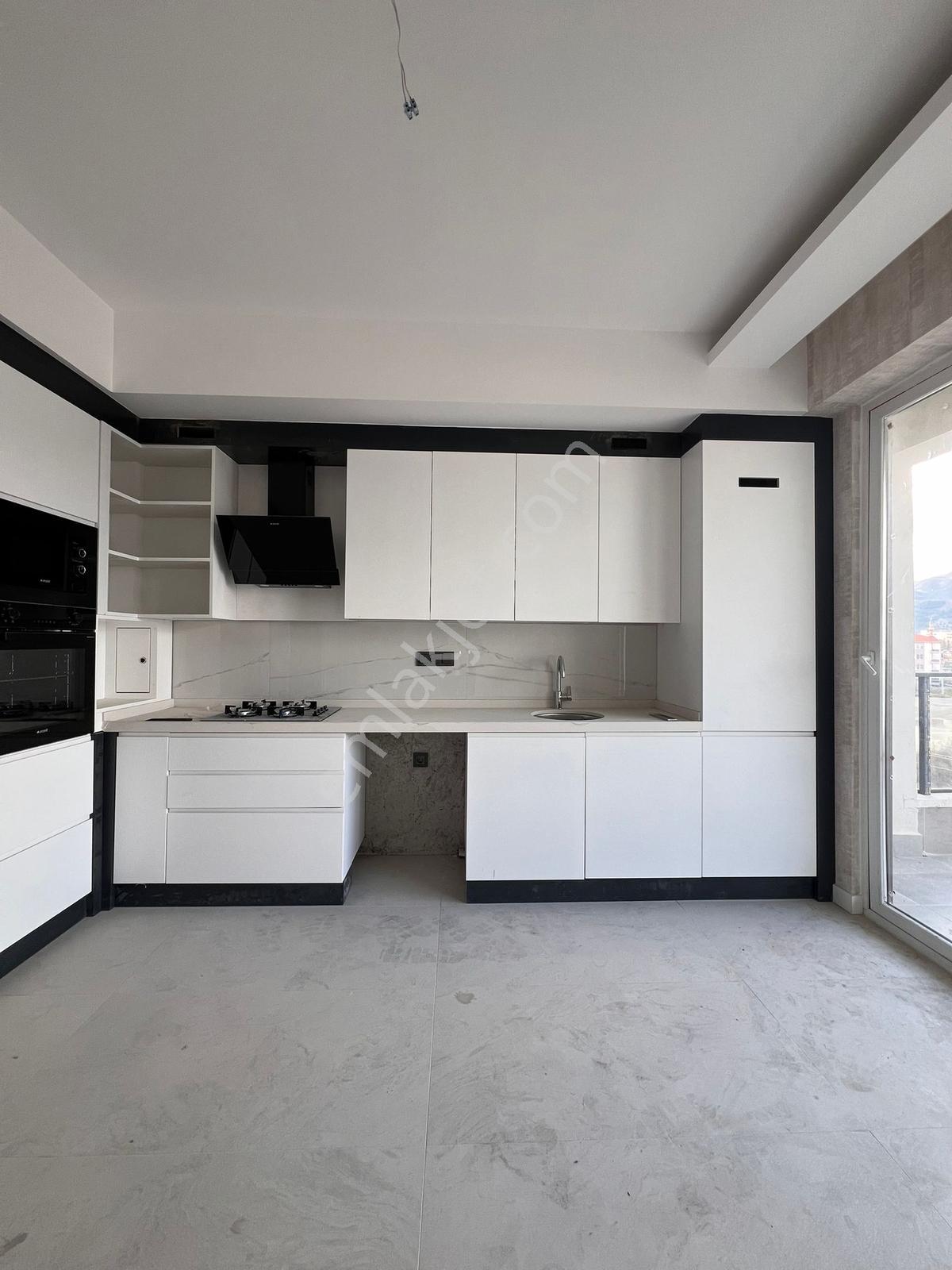 Afyonkarahisar'ın En Prestijli Mahalle'sinde Satılık 4+1 Daire ! — fotoğraf 2