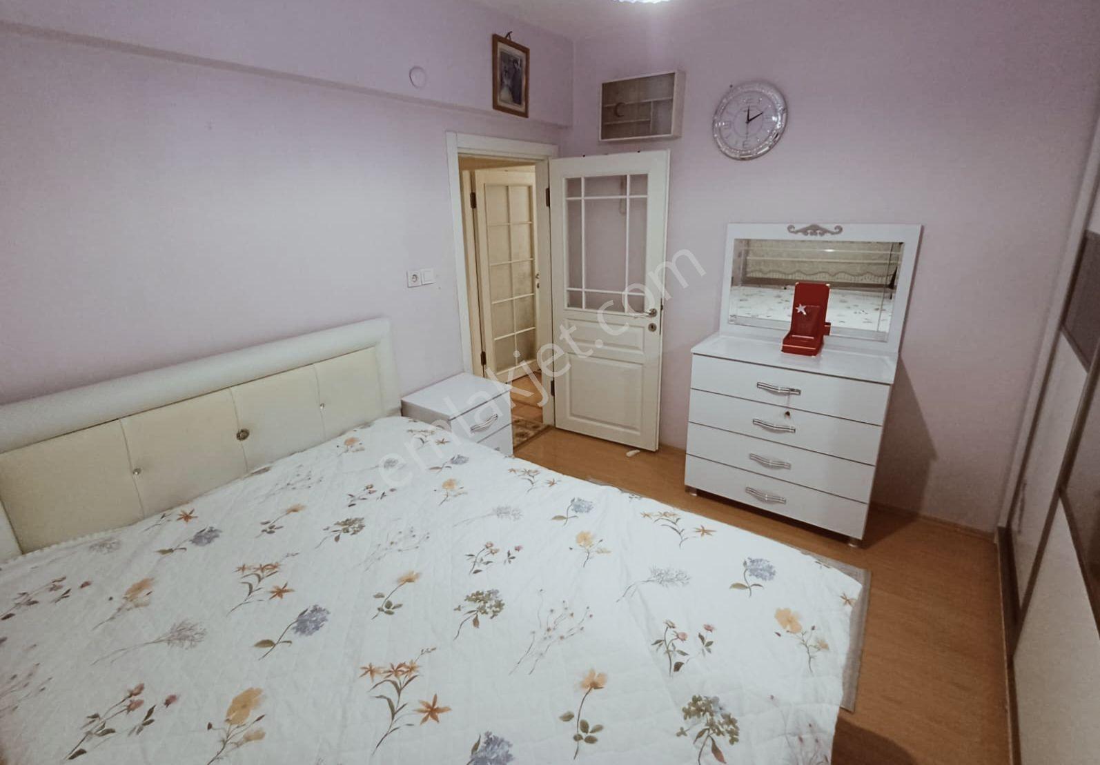 Merkez Emlâk Armağan'dan 3+1 4.kat 136 M² İçi Yapılı Daire — fotoğraf 7