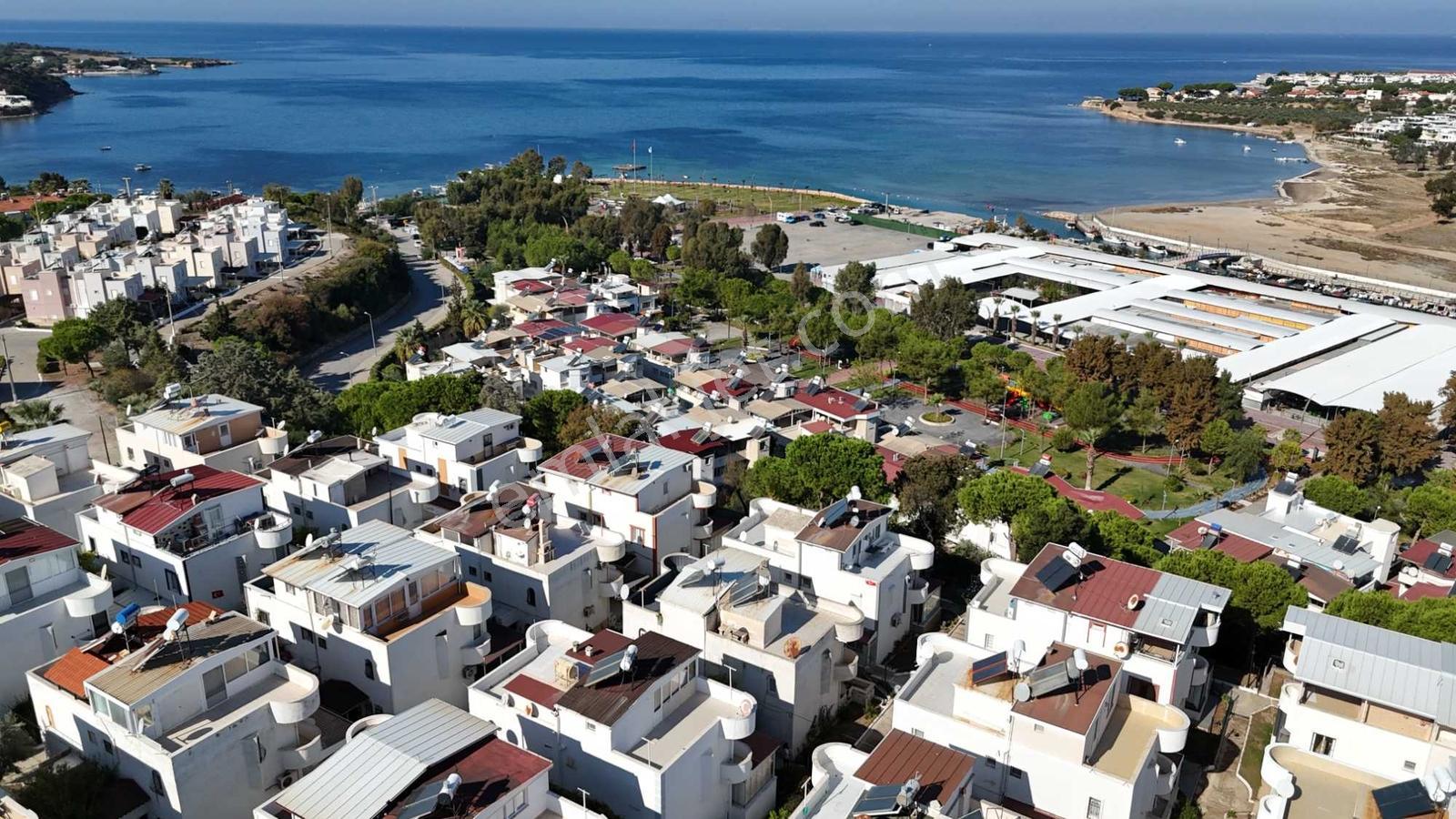 Didim Mavişehirde Güney-Batı Cepheli 3 Katlı 3+1 Villa | Balkon
