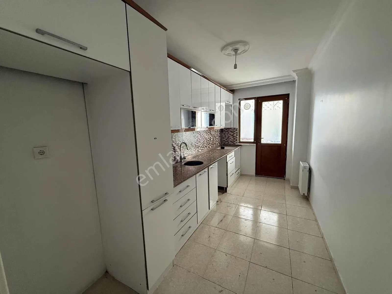 Cumhuriyet Mahallesinde 3+1 1 İnci Kat Daire Asansörlü — fotoğraf 2