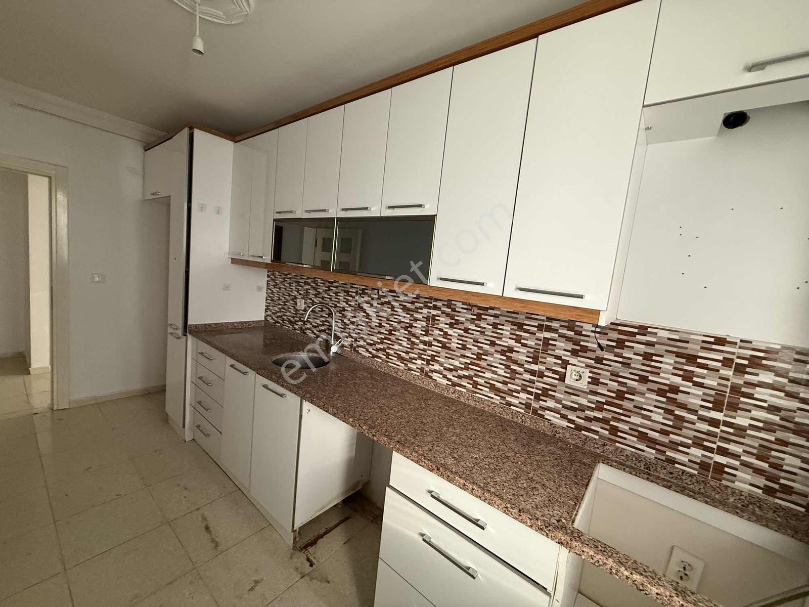 Cumhuriyet Mahallesinde 3+1 1 İnci Kat Daire Asansörlü — fotoğraf 6