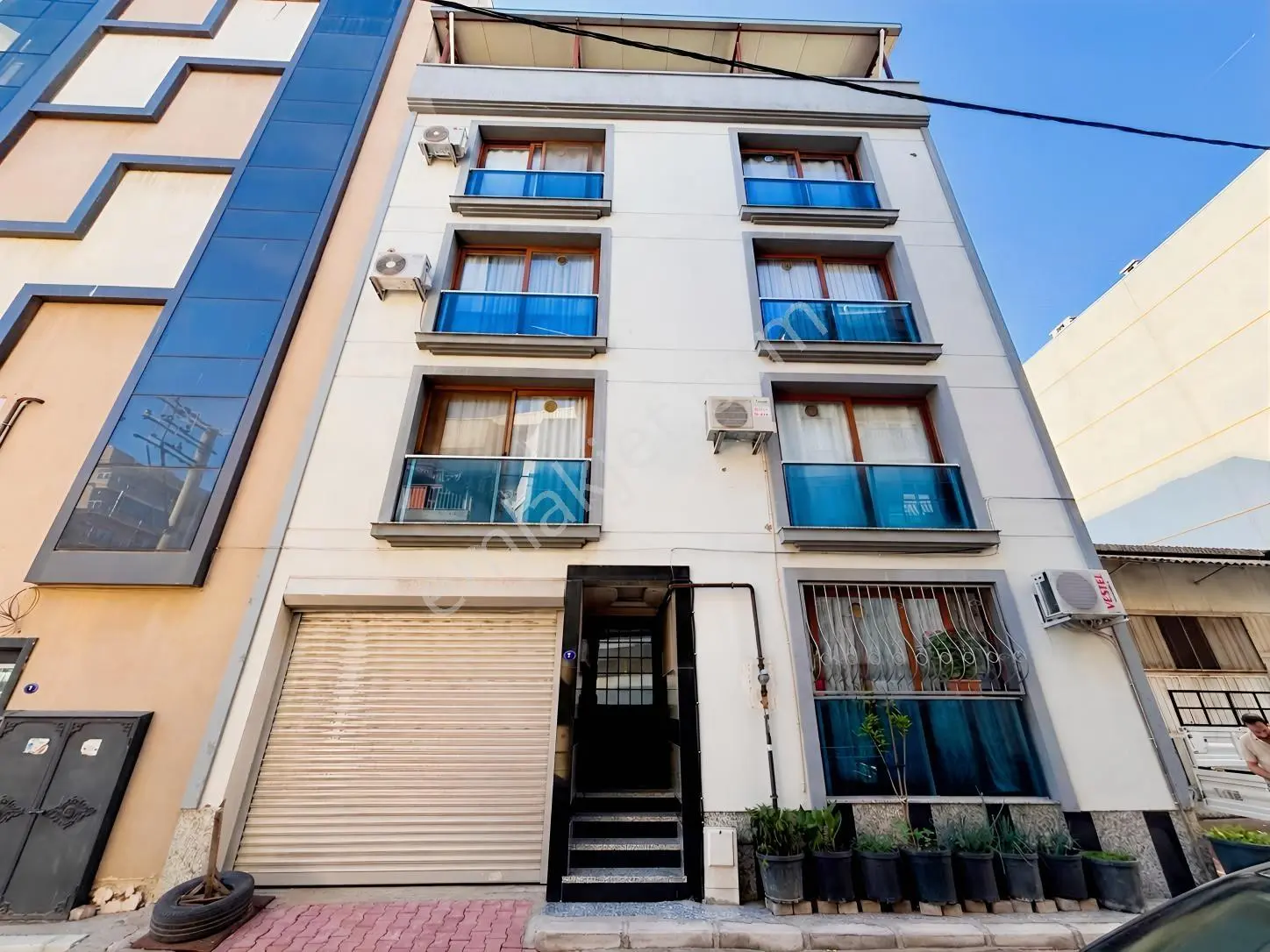 Anadolu Caddesinde Merkezi Konumda Eşyalı 1+1 Satılık Daire