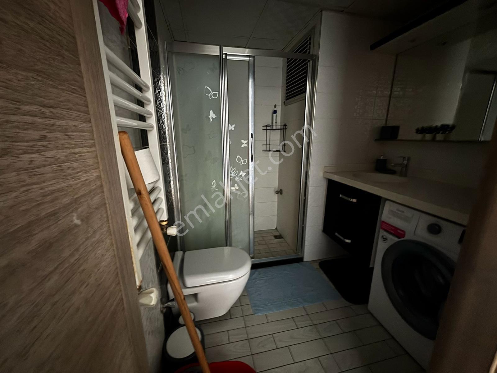 Anadolu Caddesinde Merkezi Konumda Eşyalı 1+1 Satılık Daire — fotoğraf 11