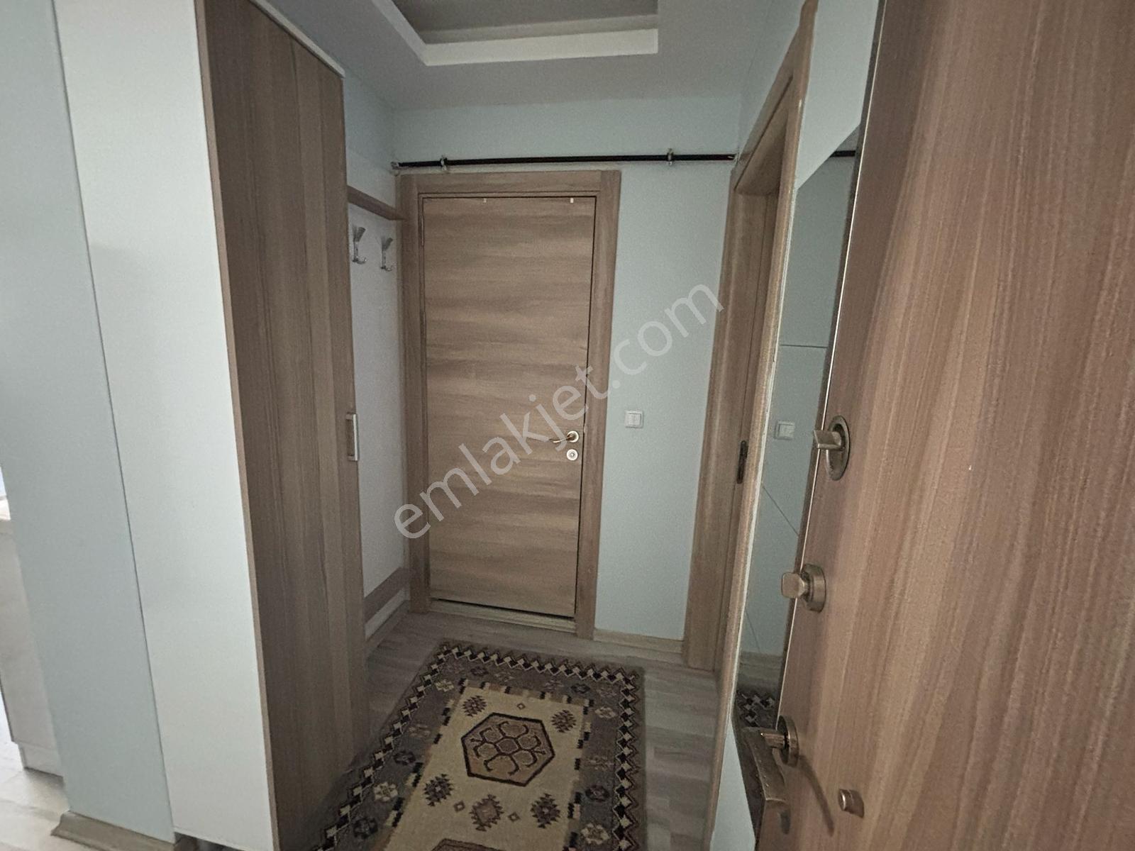 Anadolu Caddesinde Merkezi Konumda Eşyalı 1+1 Satılık Daire — fotoğraf 12