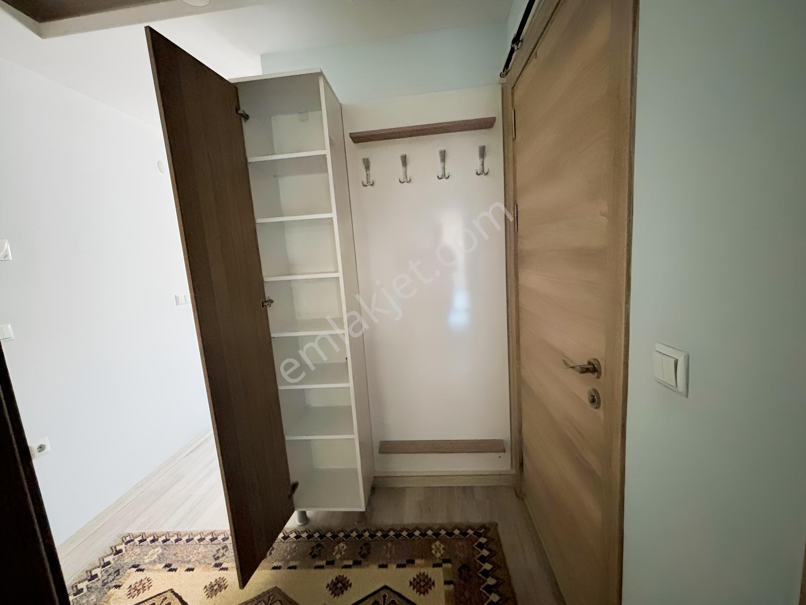 Anadolu Caddesinde Merkezi Konumda Eşyalı 1+1 Satılık Daire — fotoğraf 13