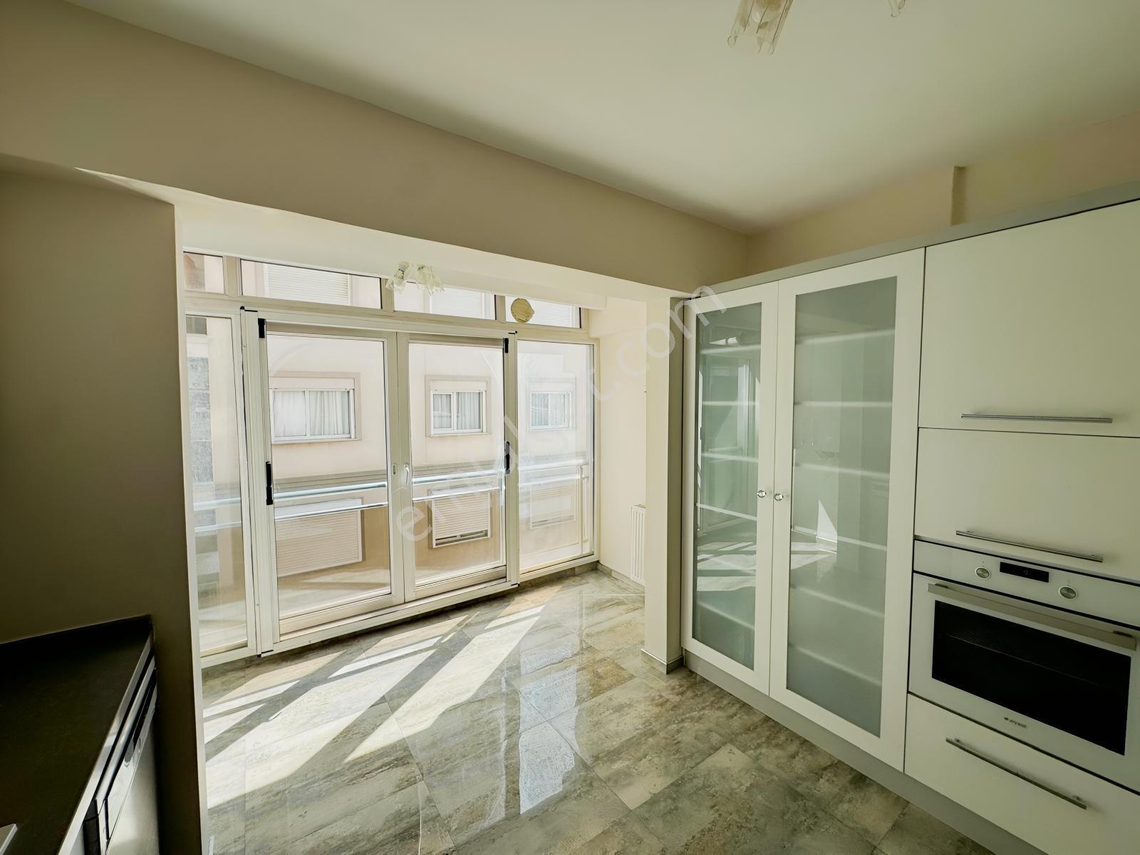Demirköprü'de Merkezi Konumda, Tadilatlı Satılık 3+1 Daire — fotoğraf 19