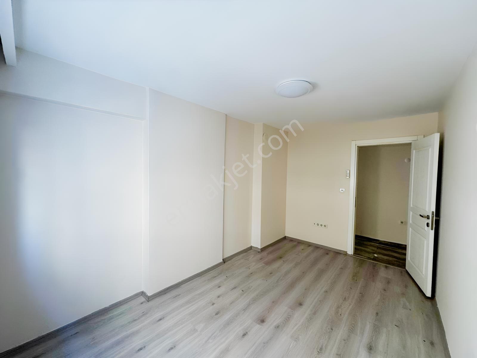 Demirköprü'de Merkezi Konumda, Tadilatlı Satılık 3+1 Daire — fotoğraf 23
