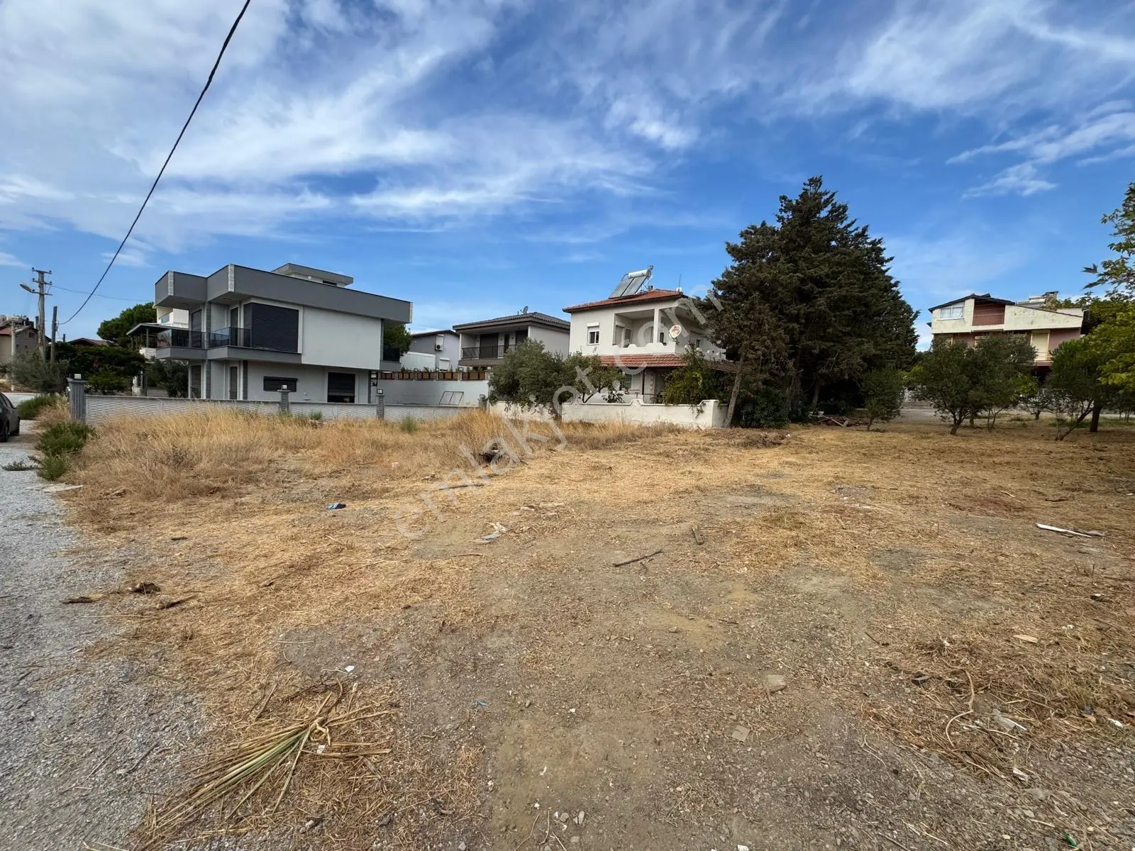 Seferihisar'da Denize Yakın Villa İmarlı Arsa — fotoğraf 4