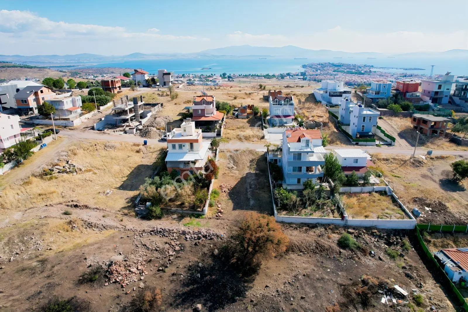Çandarlı Merkezde 403 M2 15/30 Villa İmarlı Arsa — fotoğraf 9