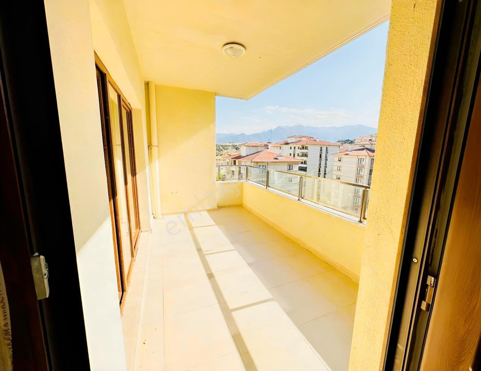 Kayaköy Toki Ga Blokta Arakat Geniş Daire — fotoğraf 9